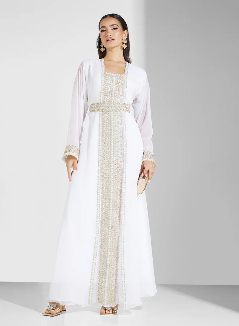 هيا كلوزيت فستان بياقة مربعة بحزام مزخرف - Image 1